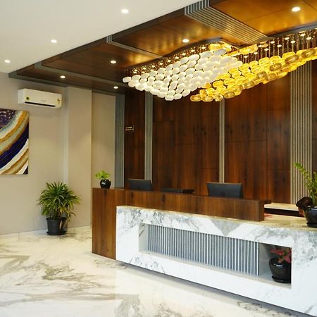 שירדי Alaukik Hotel מראה חיצוני תמונה
