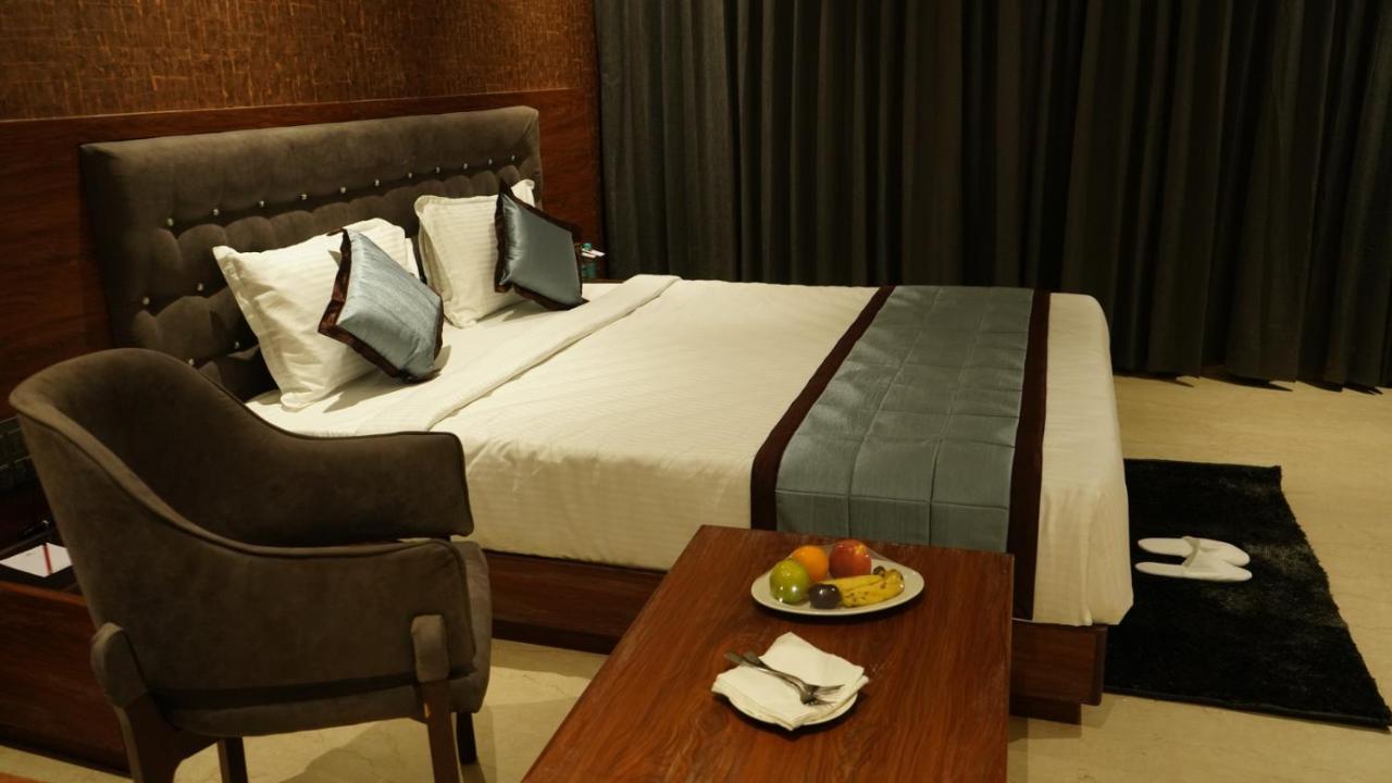 שירדי Alaukik Hotel מראה חיצוני תמונה