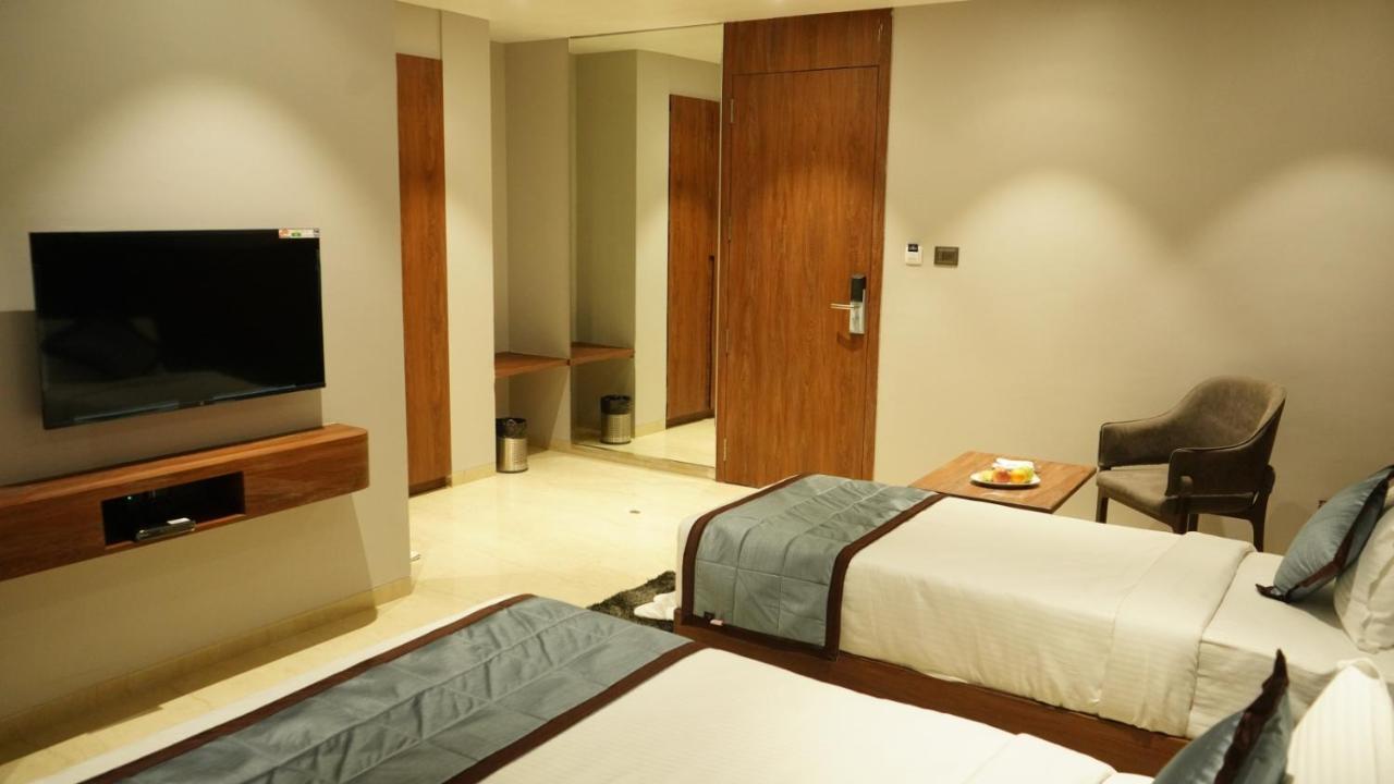 שירדי Alaukik Hotel מראה חיצוני תמונה