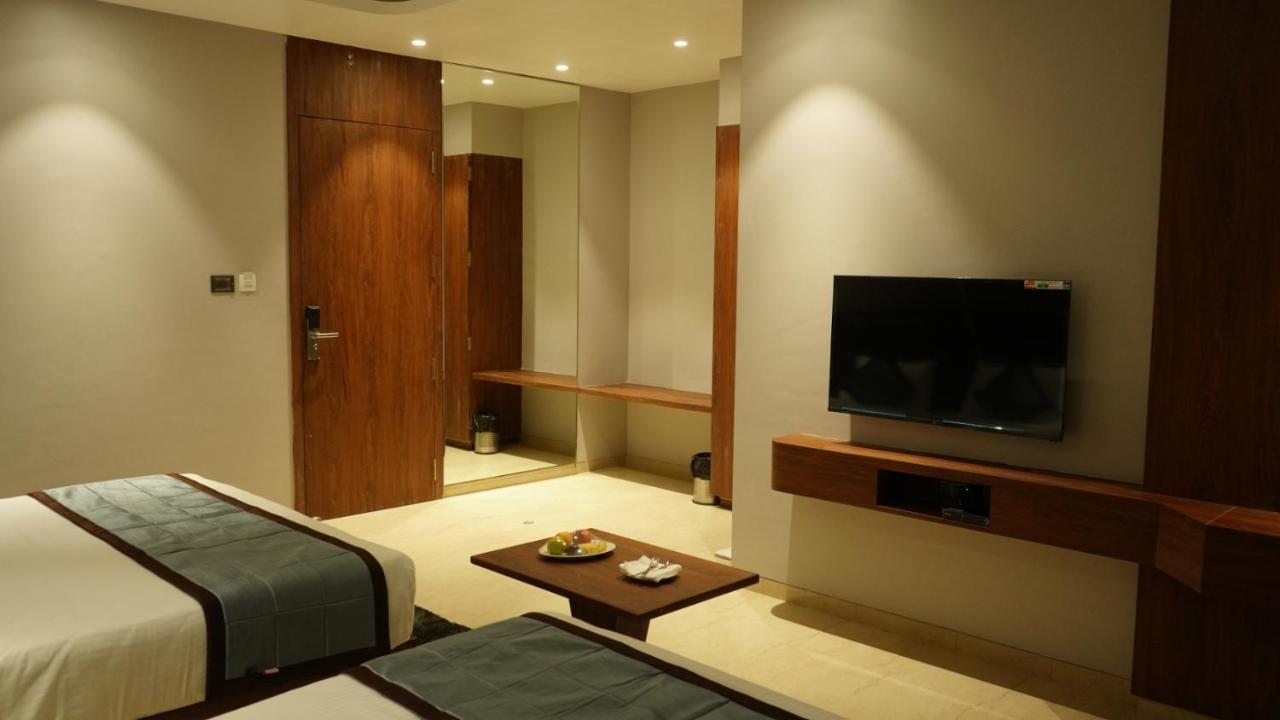 שירדי Alaukik Hotel מראה חיצוני תמונה